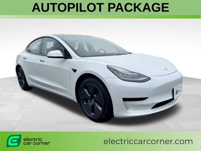 Used 2021 Tesla Model 3 Standard Range Plus image 1