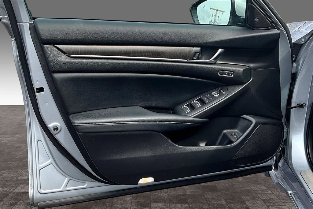 Used 2018 Honda Accord Touring image 12