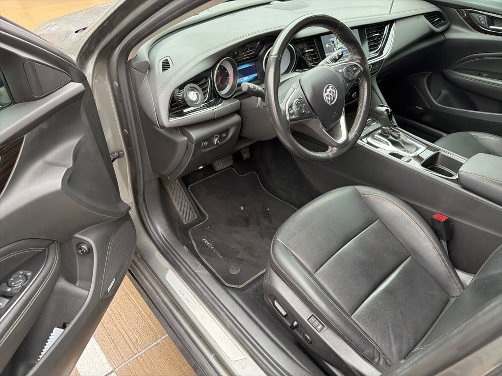 Used 2018 Buick Regal Essence w/ Driver Confidence Package #1 image 6