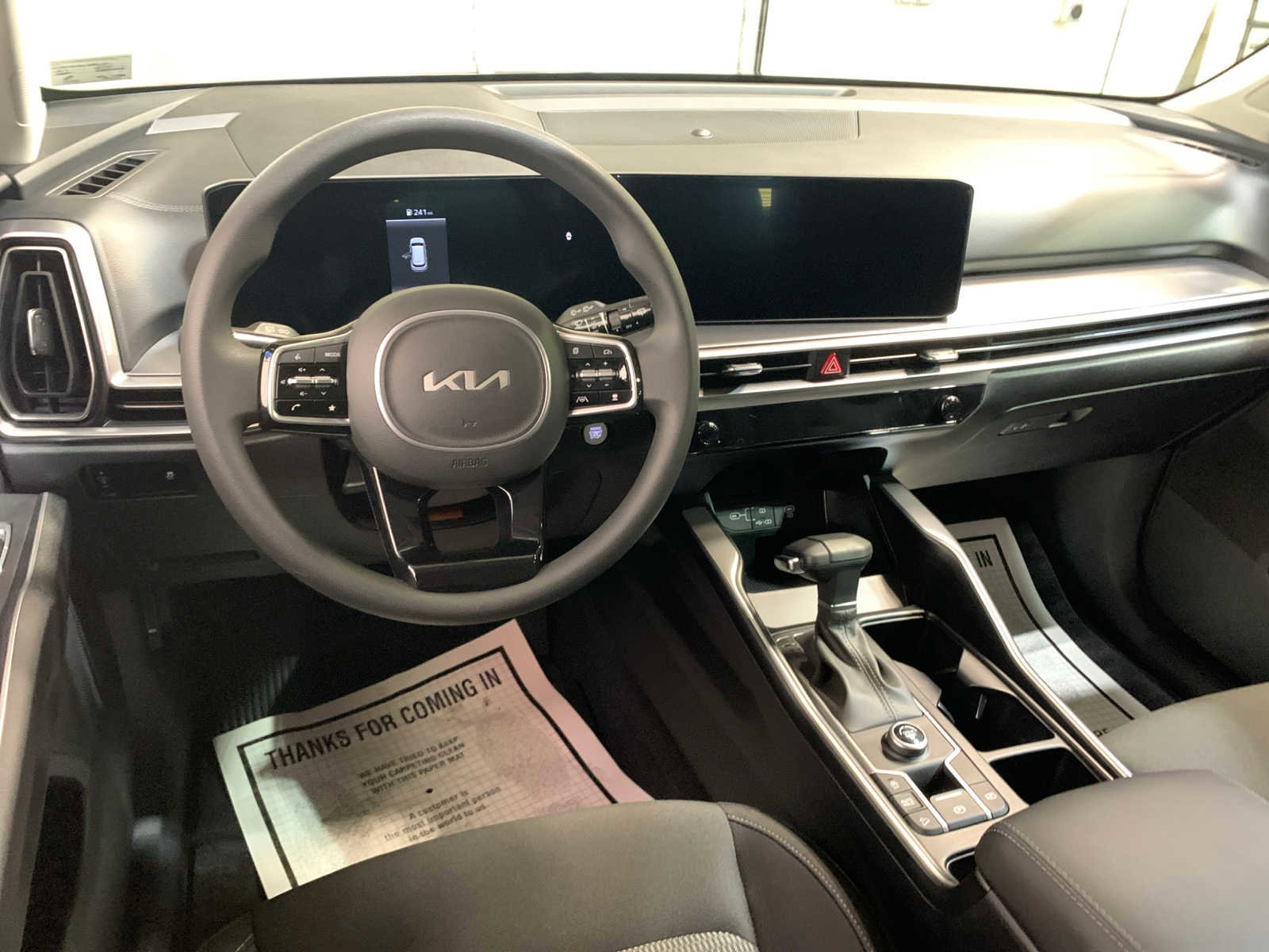 Used 2025 Kia Sorento LX image 4