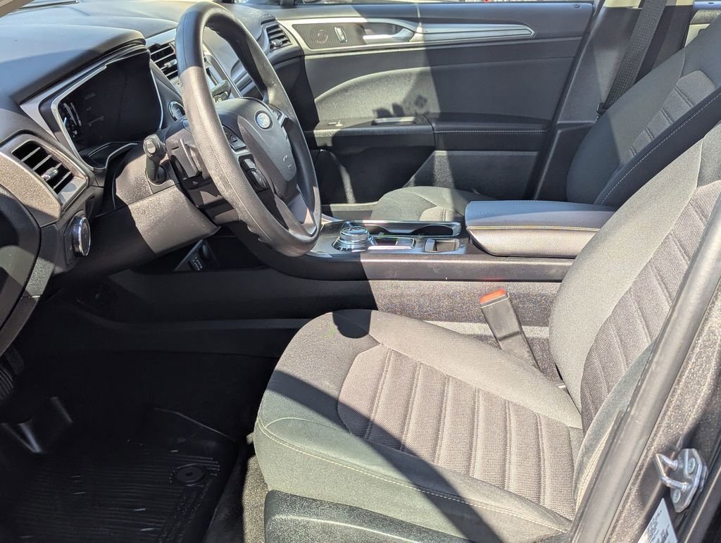 Used 2020 Ford Fusion SE image 11