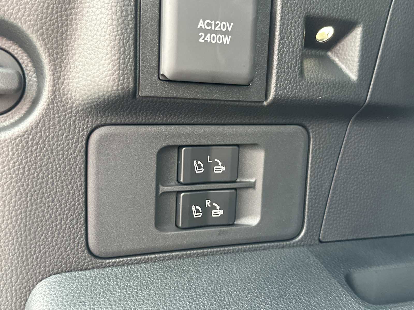 Used 2026 Lexus LX 700h Overtrail image 25