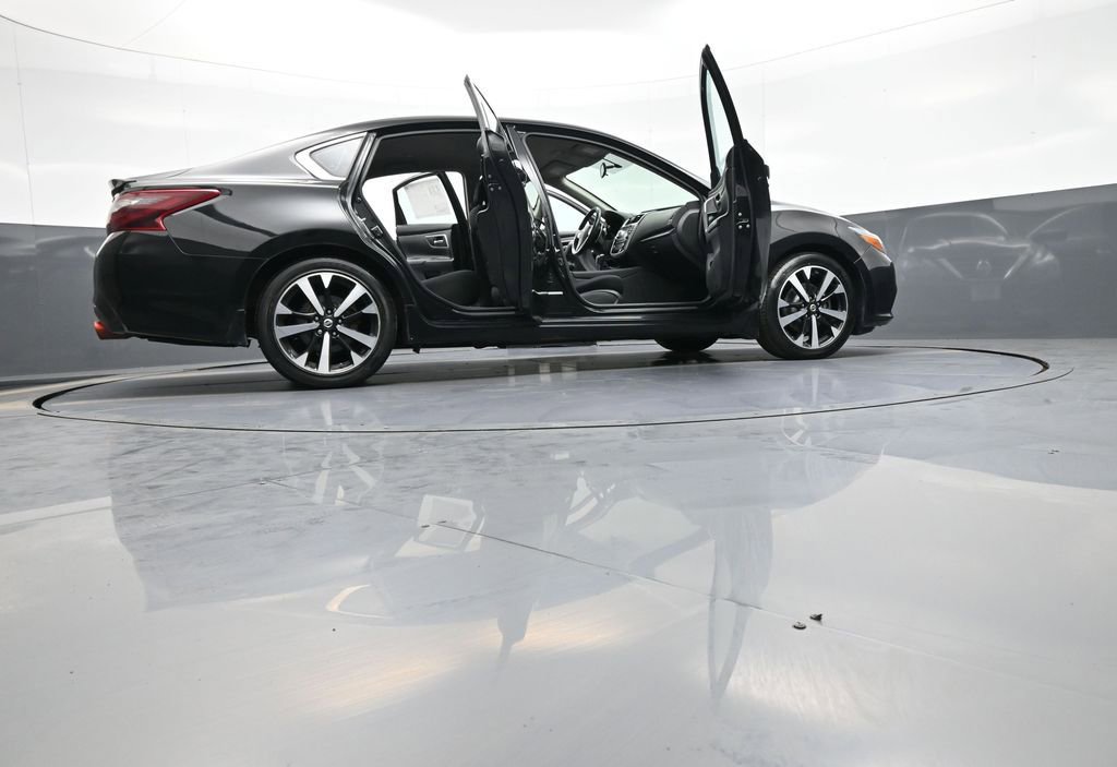 Used 2018 Nissan Altima 2.5 SR FWD image 46