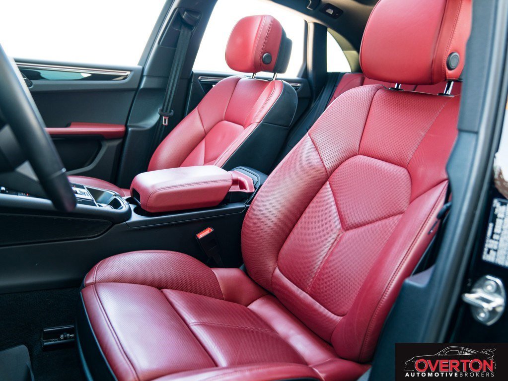 Used 2023 Porsche Macan image 12