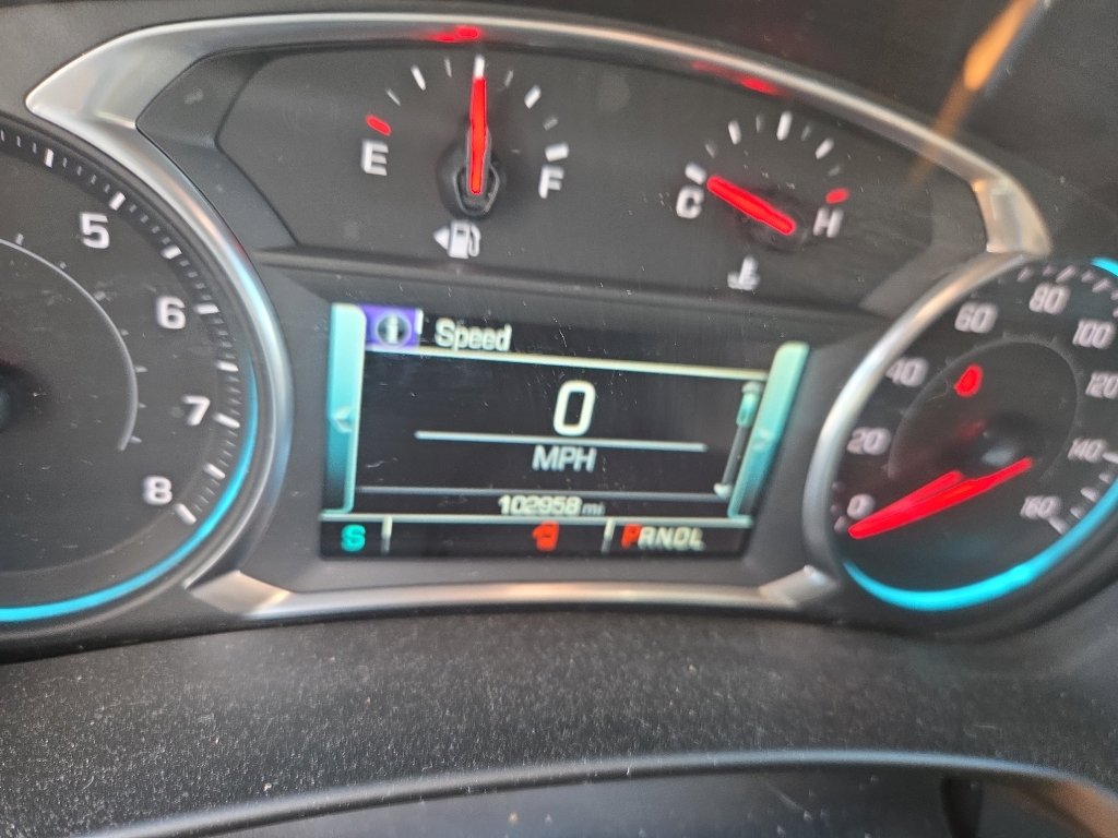 Used 2018 Chevrolet Equinox Premier image 2