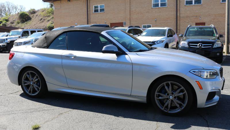 Used 2015 BMW M235i Convertible image 3