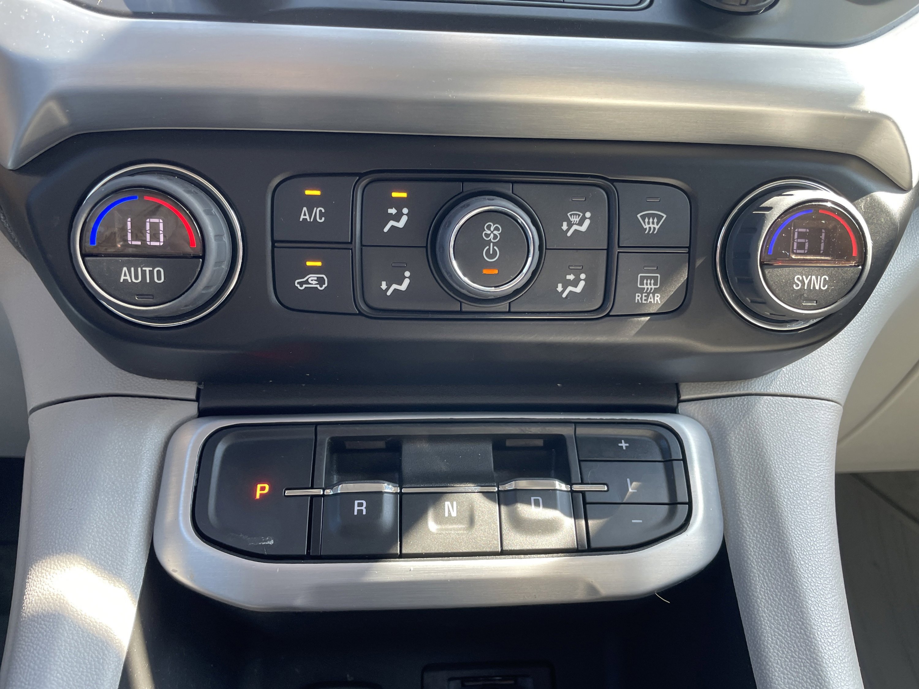 Used 2023 GMC Acadia SLT image 22