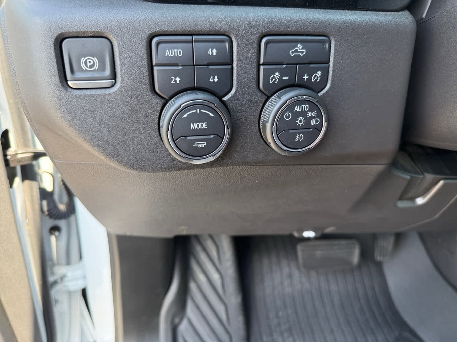 Used 2024 Chevrolet Silverado 1500 LT Trail Boss w/ Convenience Package II AWD/4WD image 25