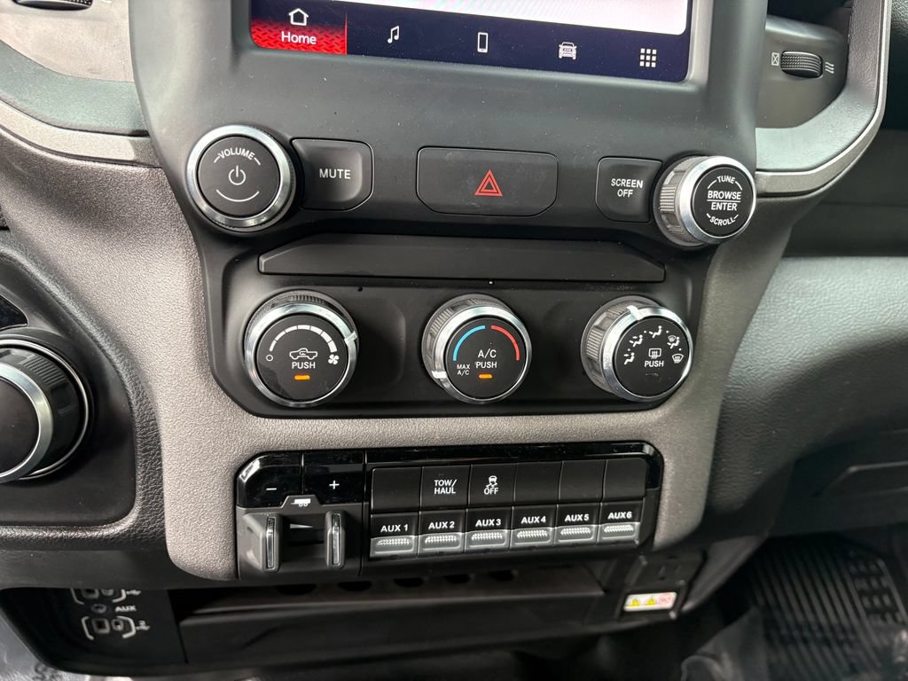 Used 2024 RAM 3500 Tradesman w/ Chrome Appearance Group AWD/4WD image 18