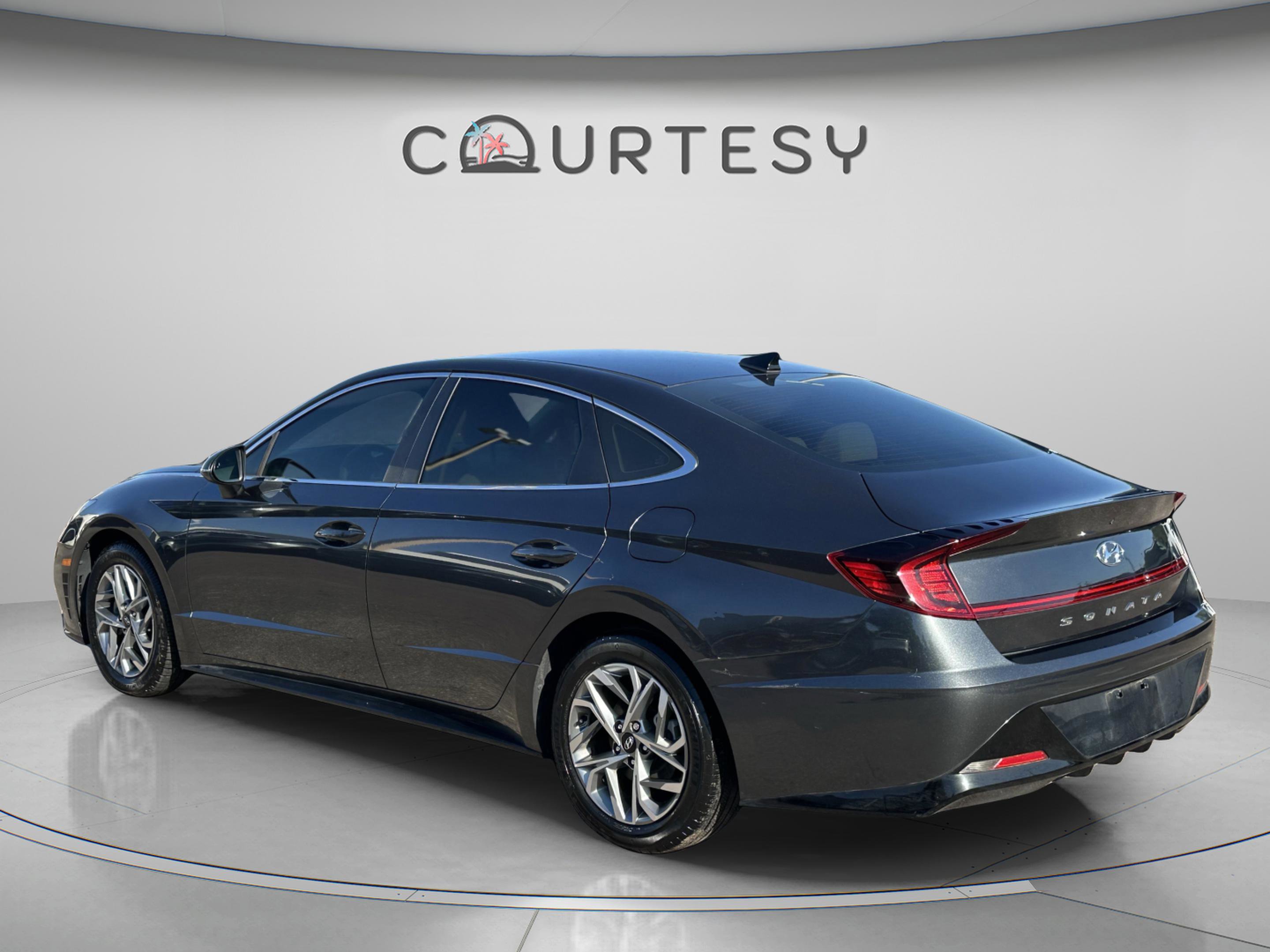 Used 2023 Hyundai Sonata SEL image 3