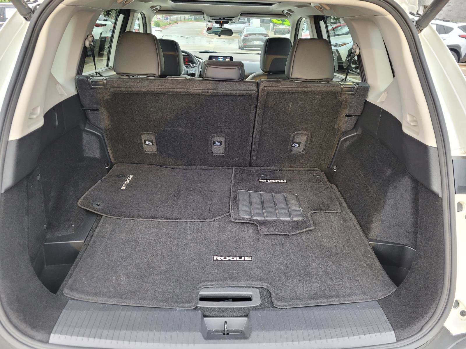 Used 2023 Nissan Rogue SV w/ SV Premium B Package FWD image 19