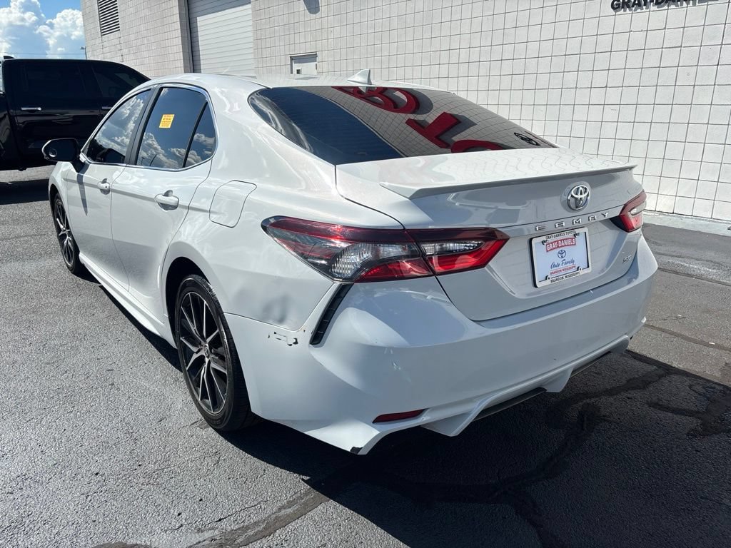 Used 2023 Toyota Camry SE FWD image 5