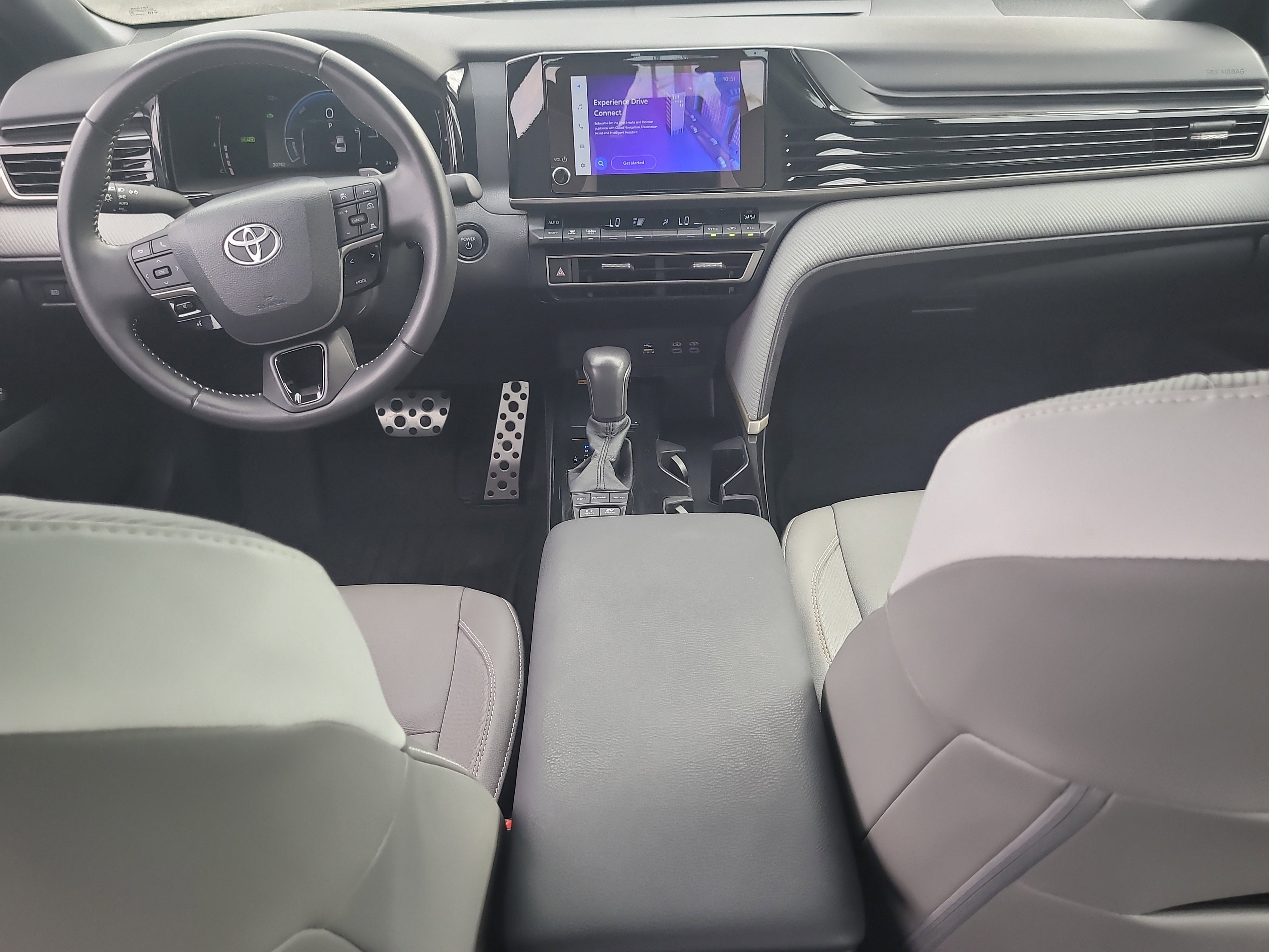 Used 2025 Toyota Camry SE image 14