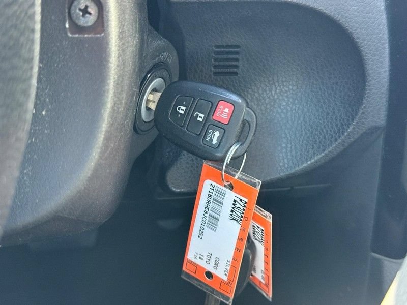 Used 2018 Toyota Corolla LE FWD image 30