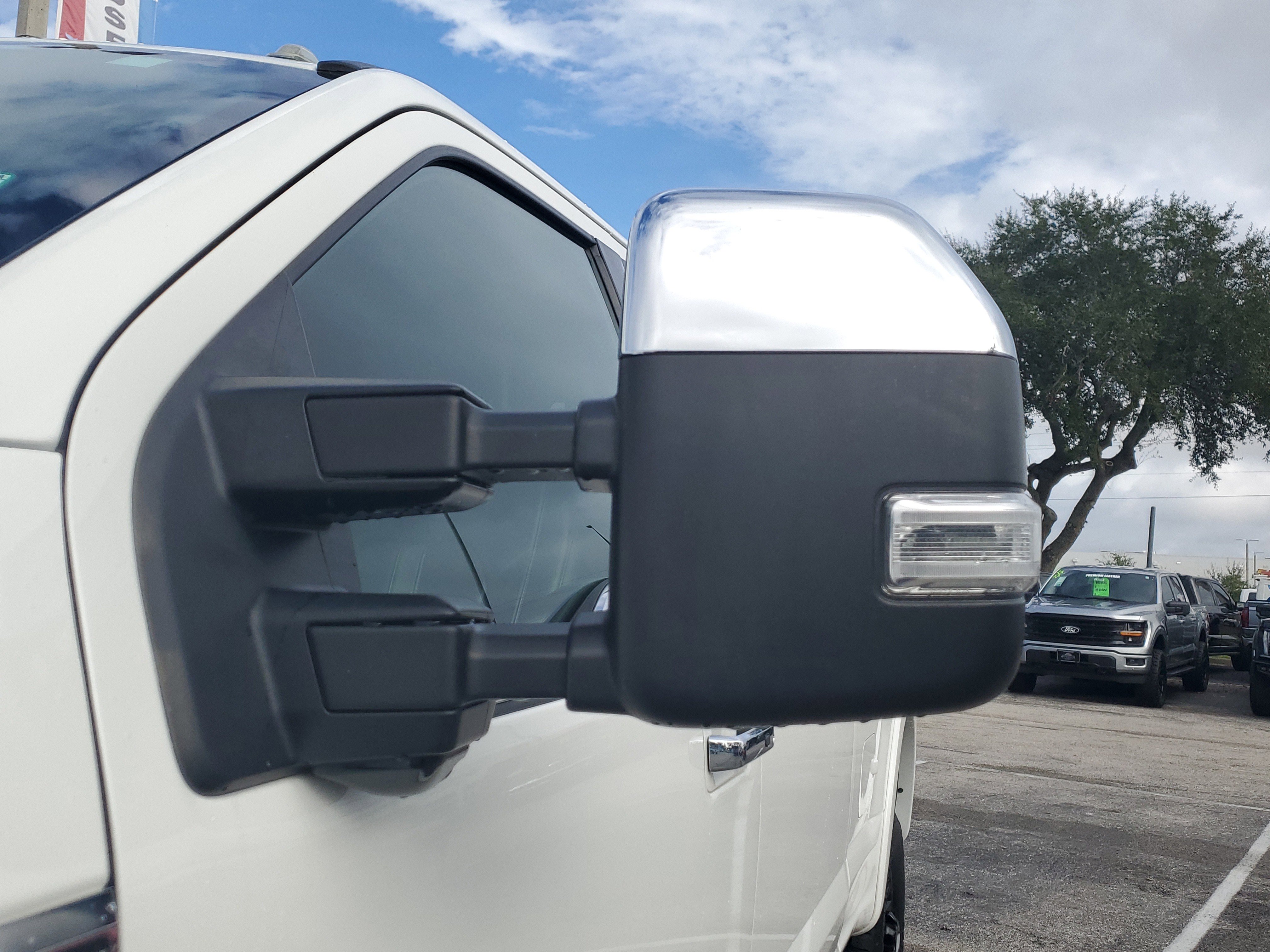 Used 2022 Ford F250 Platinum w/ Tremor Off-Road Package image 4