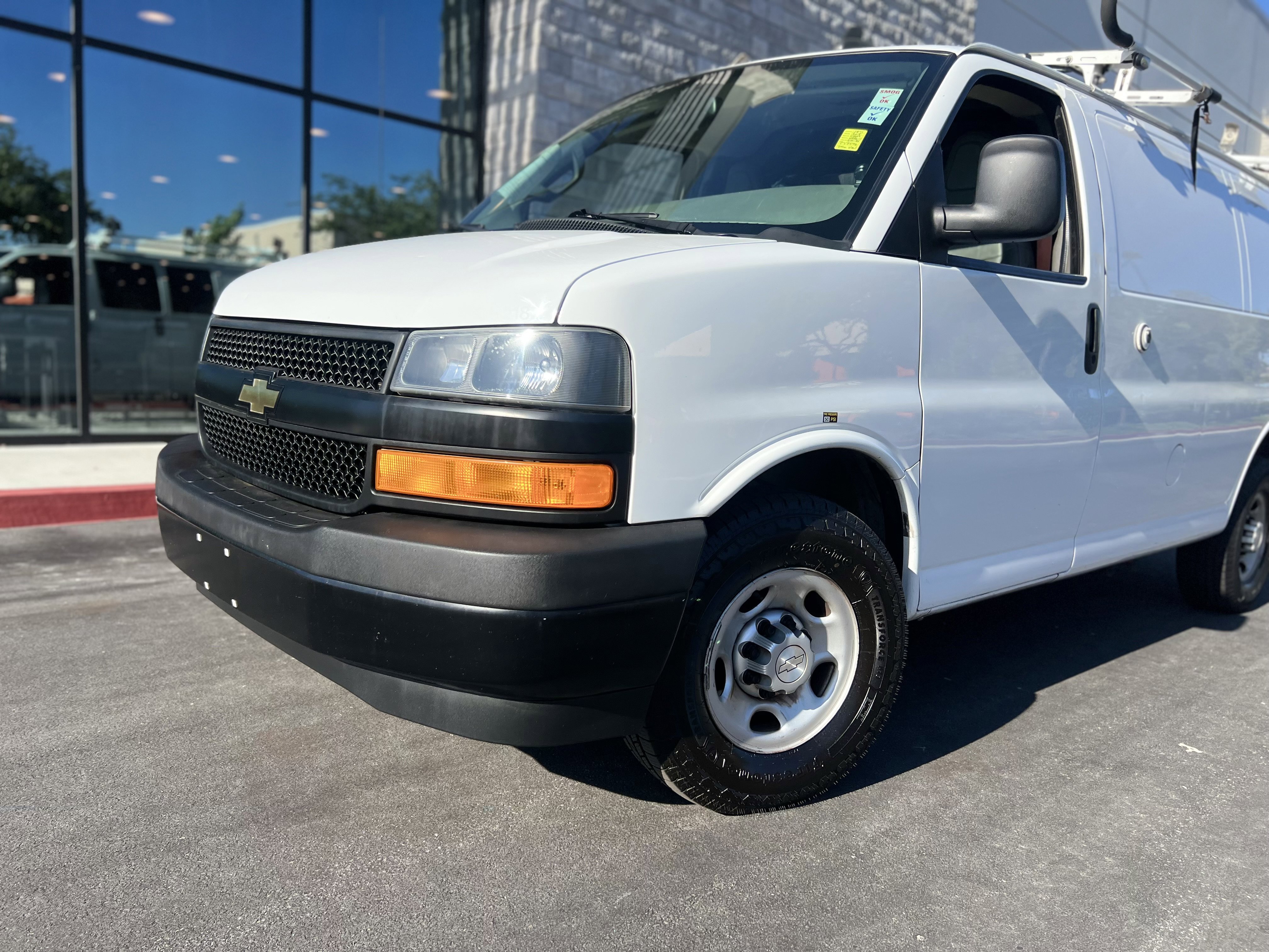 Used 2018 Chevrolet Express 2500 w/ Driver Convenience Package RWD image 16
