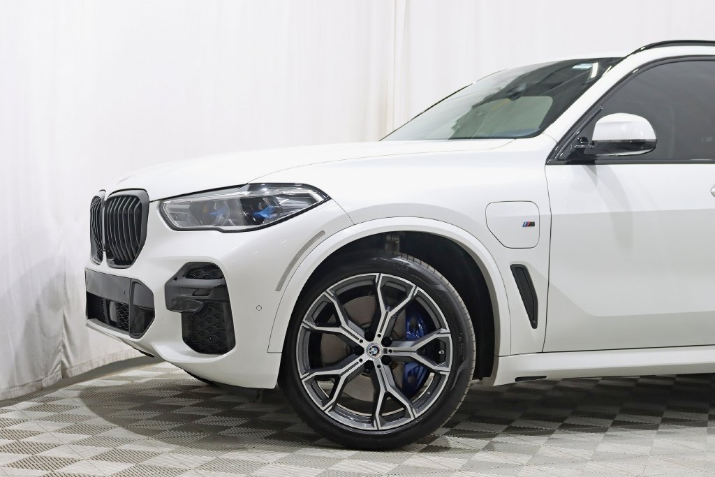 Used 2023 BMW X5 xDrive45e w/ Executive Package AWD/4WD image 3