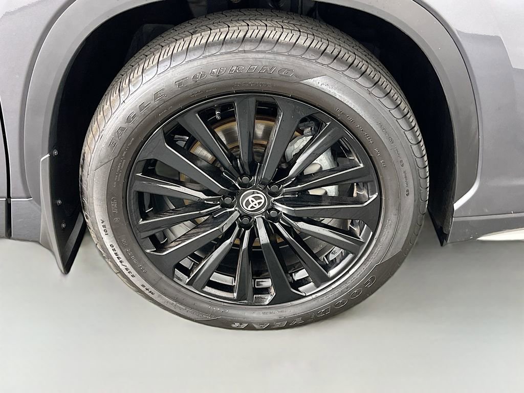 Used 2025 Toyota Highlander Limited AWD/4WD image 41