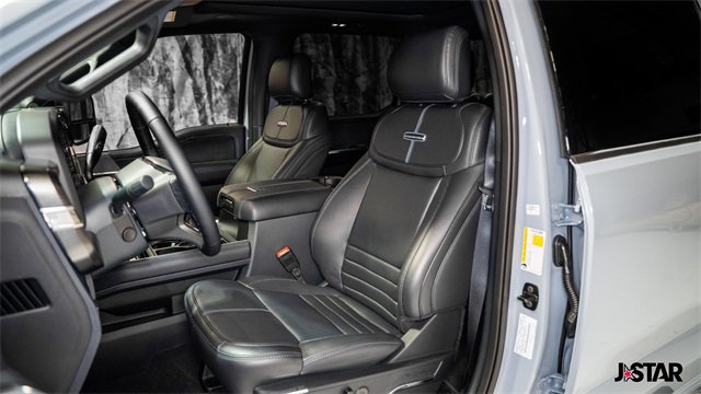 Used 2025 Ford F450 Platinum w/ FX4 Off-Road Package image 2