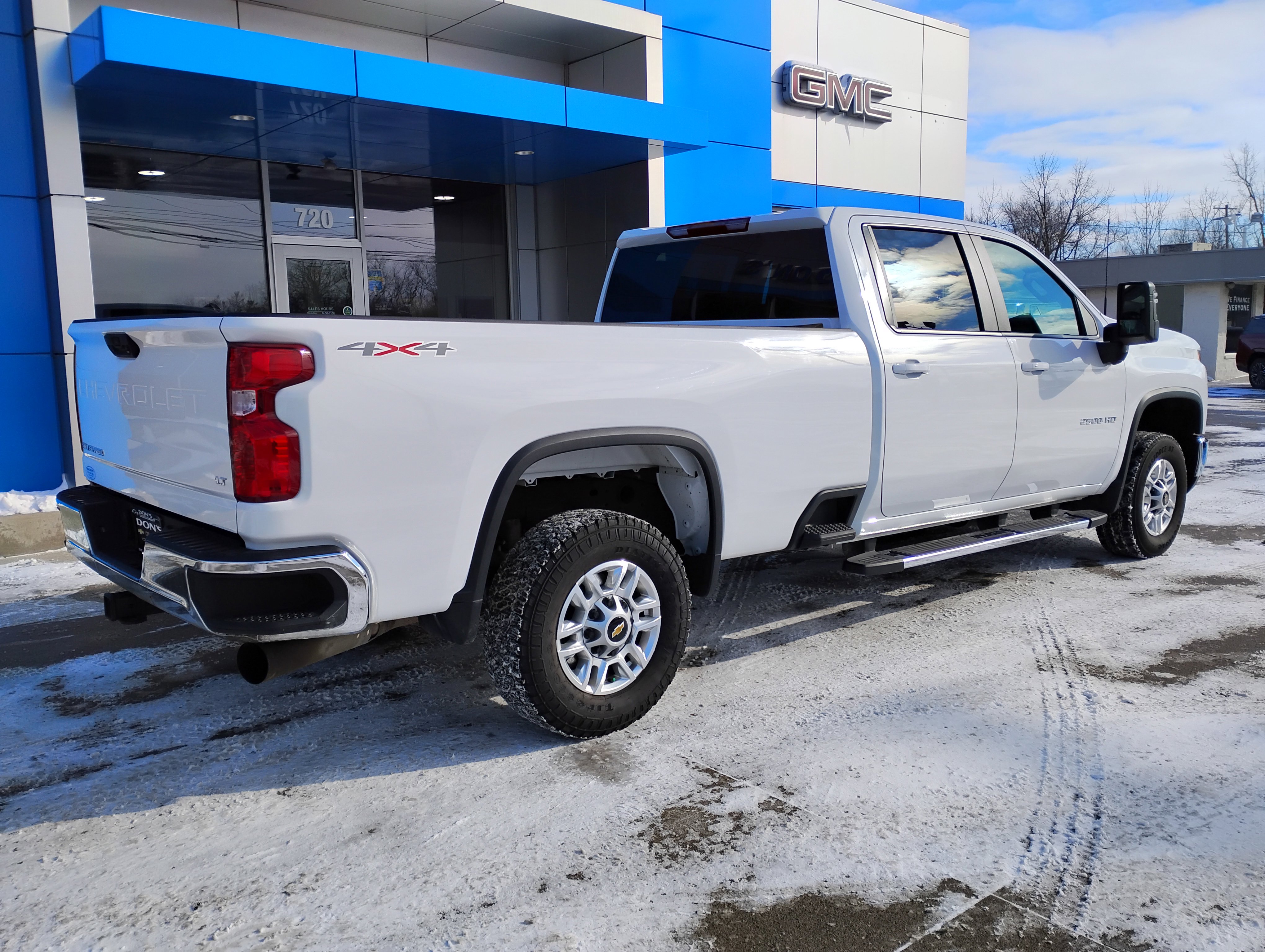 Used 2025 Chevrolet Silverado 2500 LT w/ Convenience Package image 35