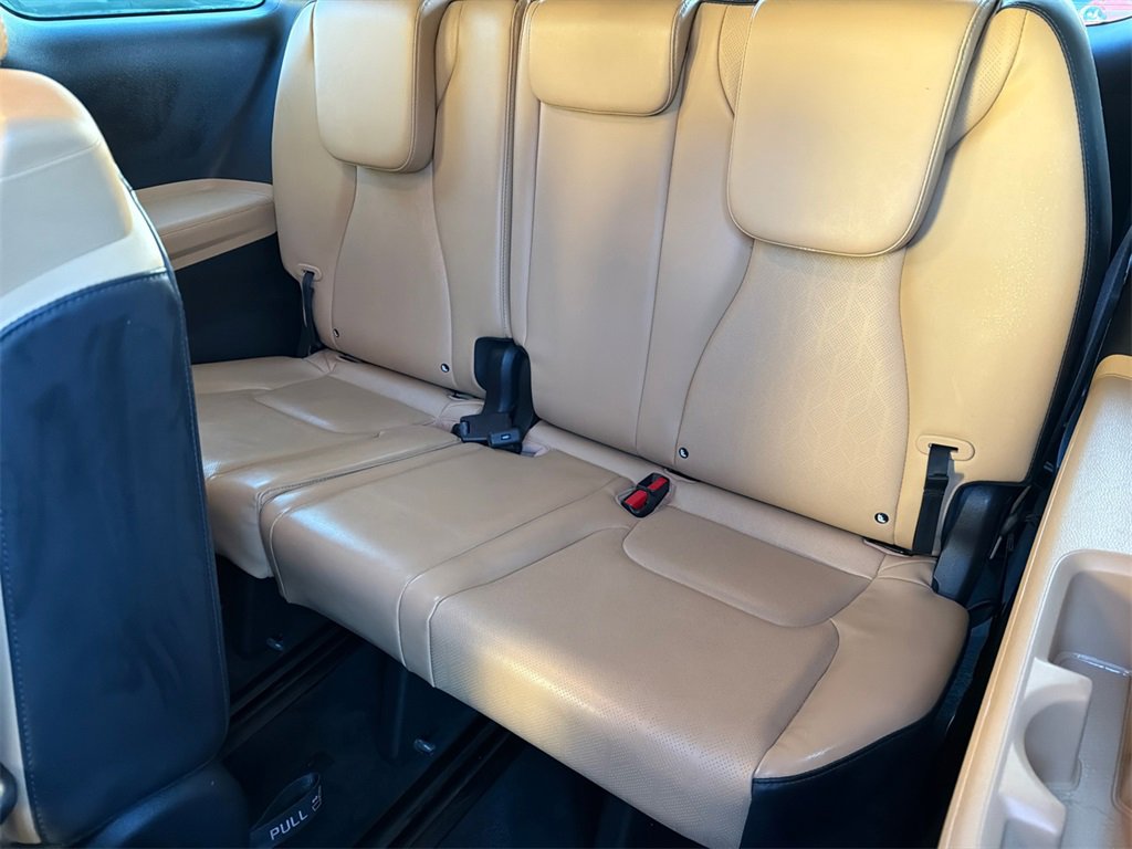 Used 2023 Kia Carnival LX image 16