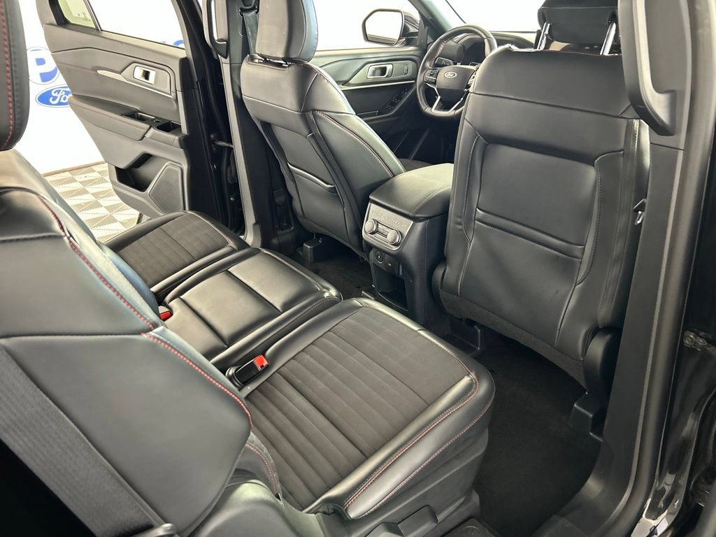 Used 2025 Ford Explorer ST-Line w/ ST-Line Street Pack AWD/4WD image 30
