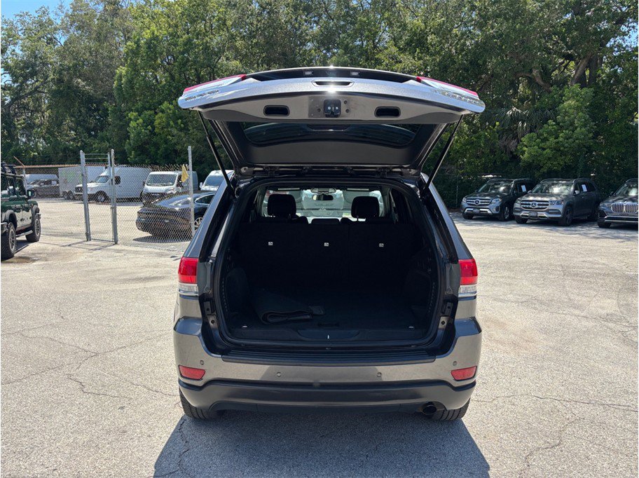 Used 2019 Jeep Grand Cherokee Laredo AWD/4WD image 40