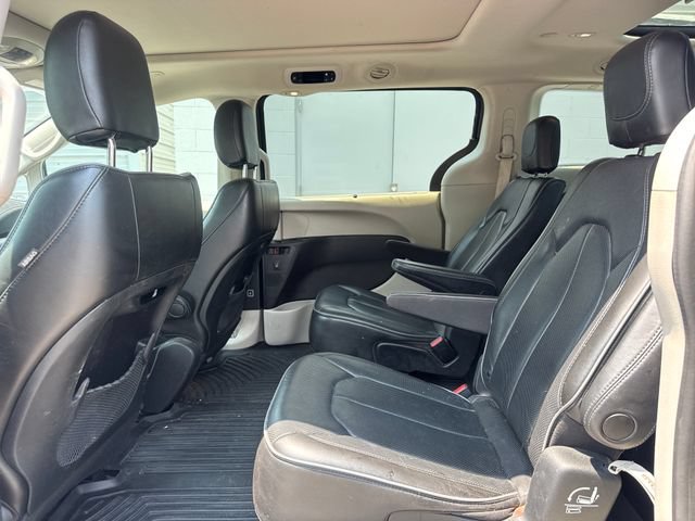 Used 2020 Chrysler Pacifica Limited FWD image 11
