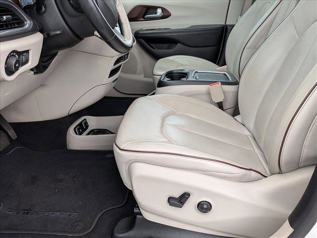 Used 2017 Chrysler Pacifica Limited w/ Advanced Safetytec Group image 17