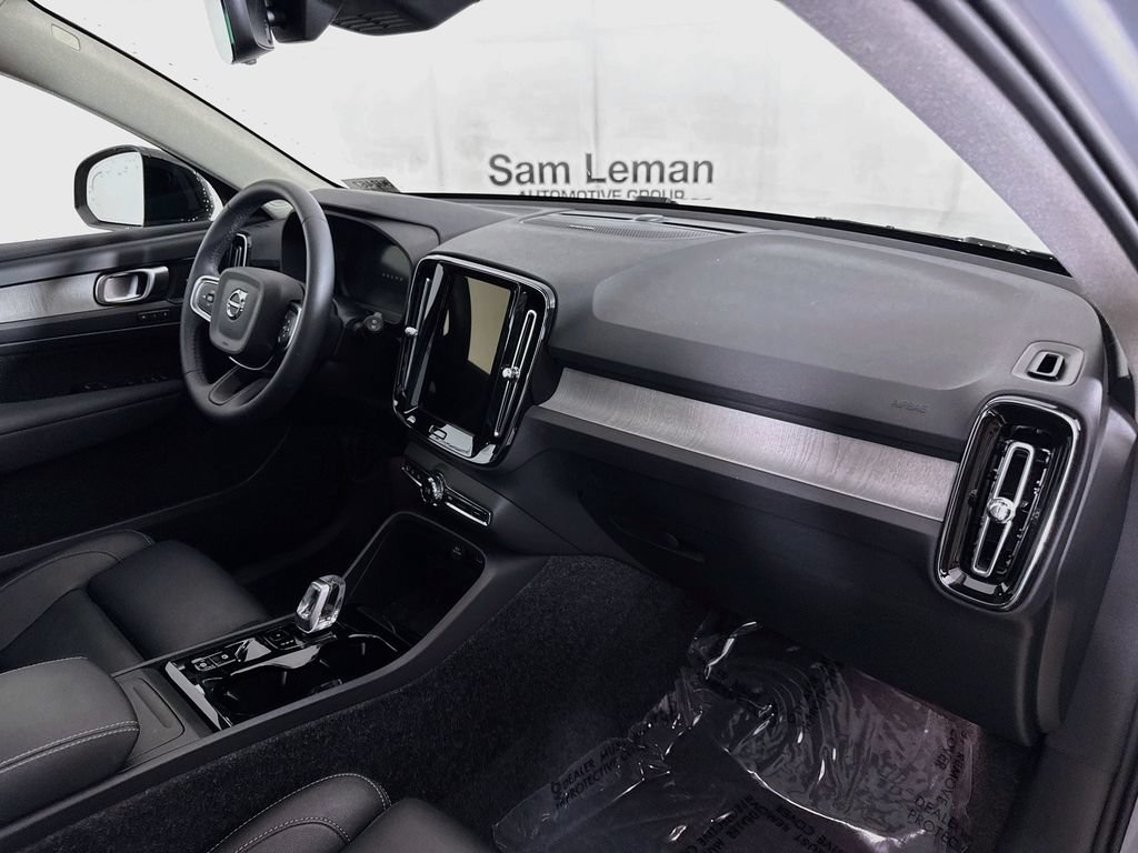 Used 2025 Volvo XC40 B5 Ultra AWD/4WD image 28