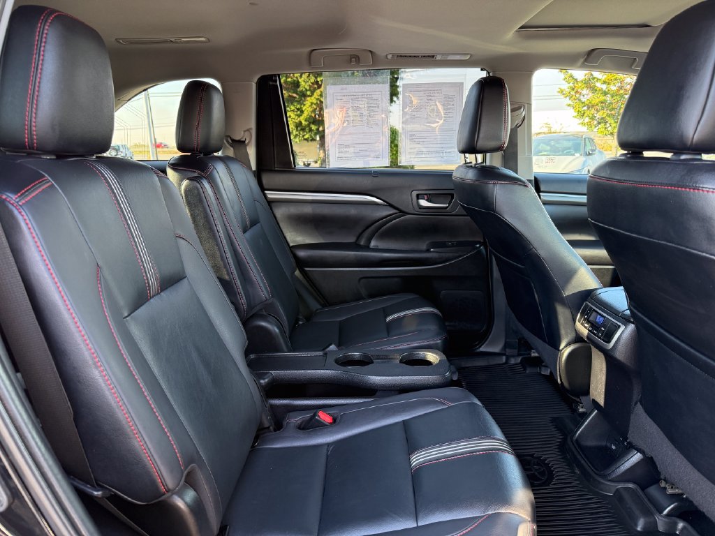Used 2019 Toyota Highlander SE AWD/4WD image 14