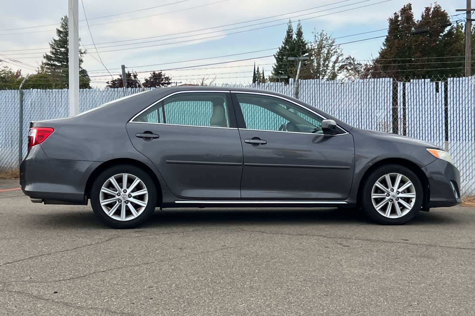 Used 2012 Toyota Camry XLE w/ Convenience Pkg FWD image 6