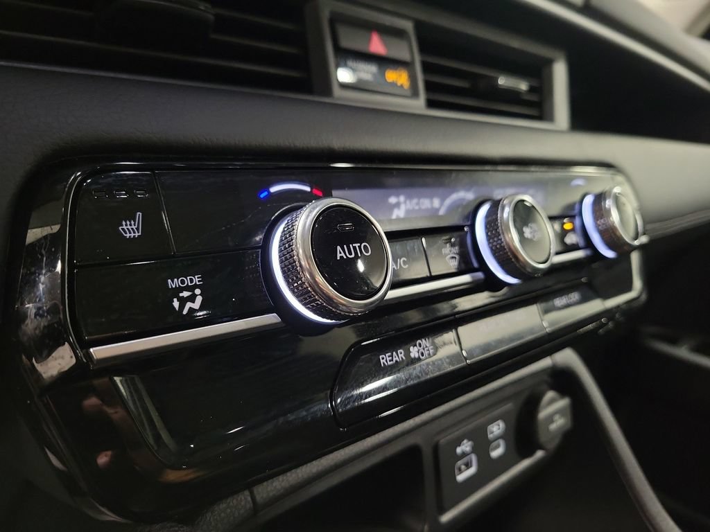 Used 2025 Honda Pilot Touring image 23