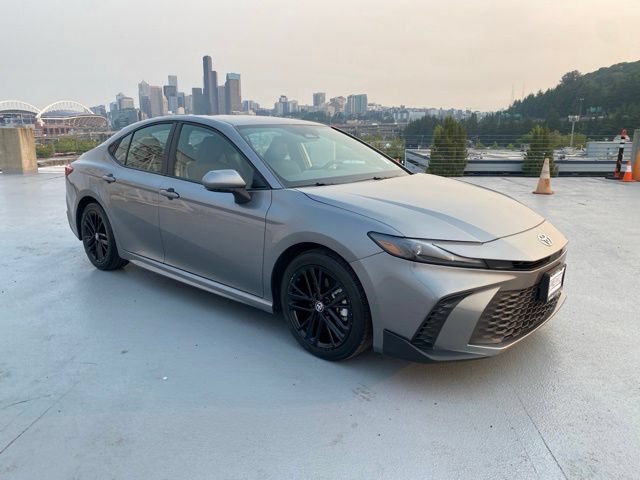 Used 2025 Toyota Camry SE FWD image 1