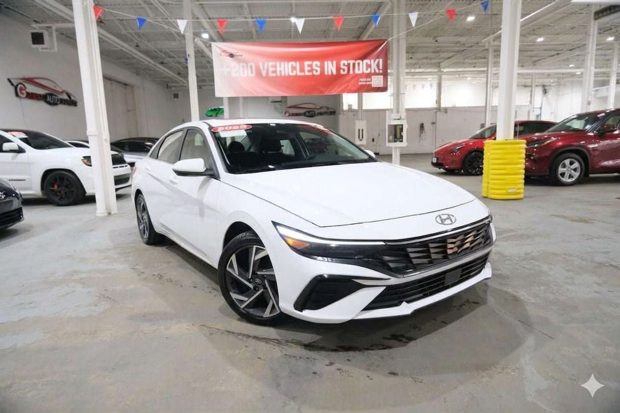 Used 2025 Hyundai Elantra SEL FWD image 2