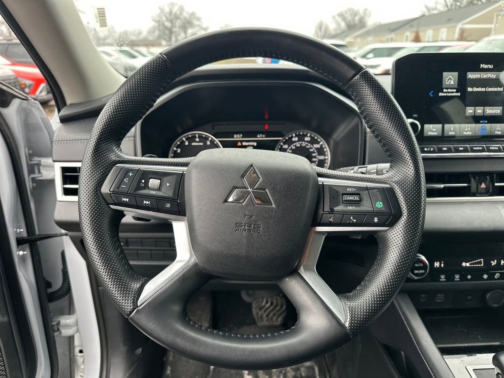 Used 2024 Mitsubishi Outlander SE image 11