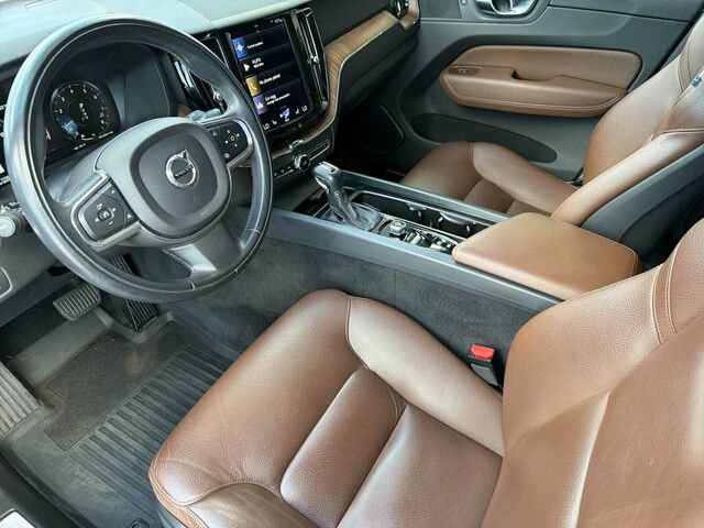 Used 2021 Volvo XC60 T5 Momentum w/ Protection Package Premier FWD image 11
