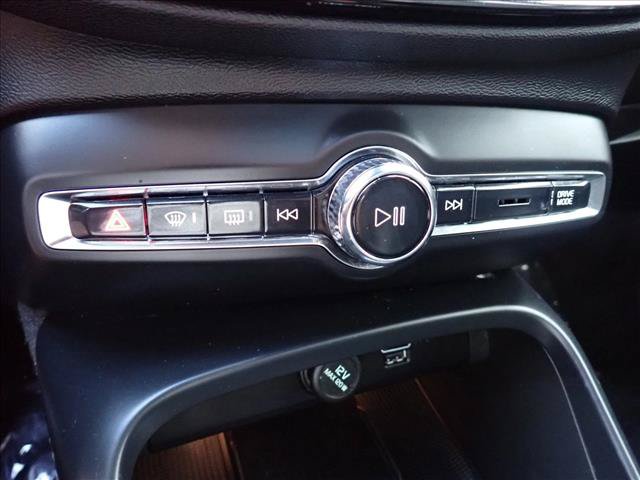 Used 2022 Volvo XC40 T5 R-Design AWD/4WD image 22