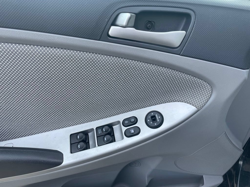 Used 2013 Hyundai Accent GLS FWD image 14