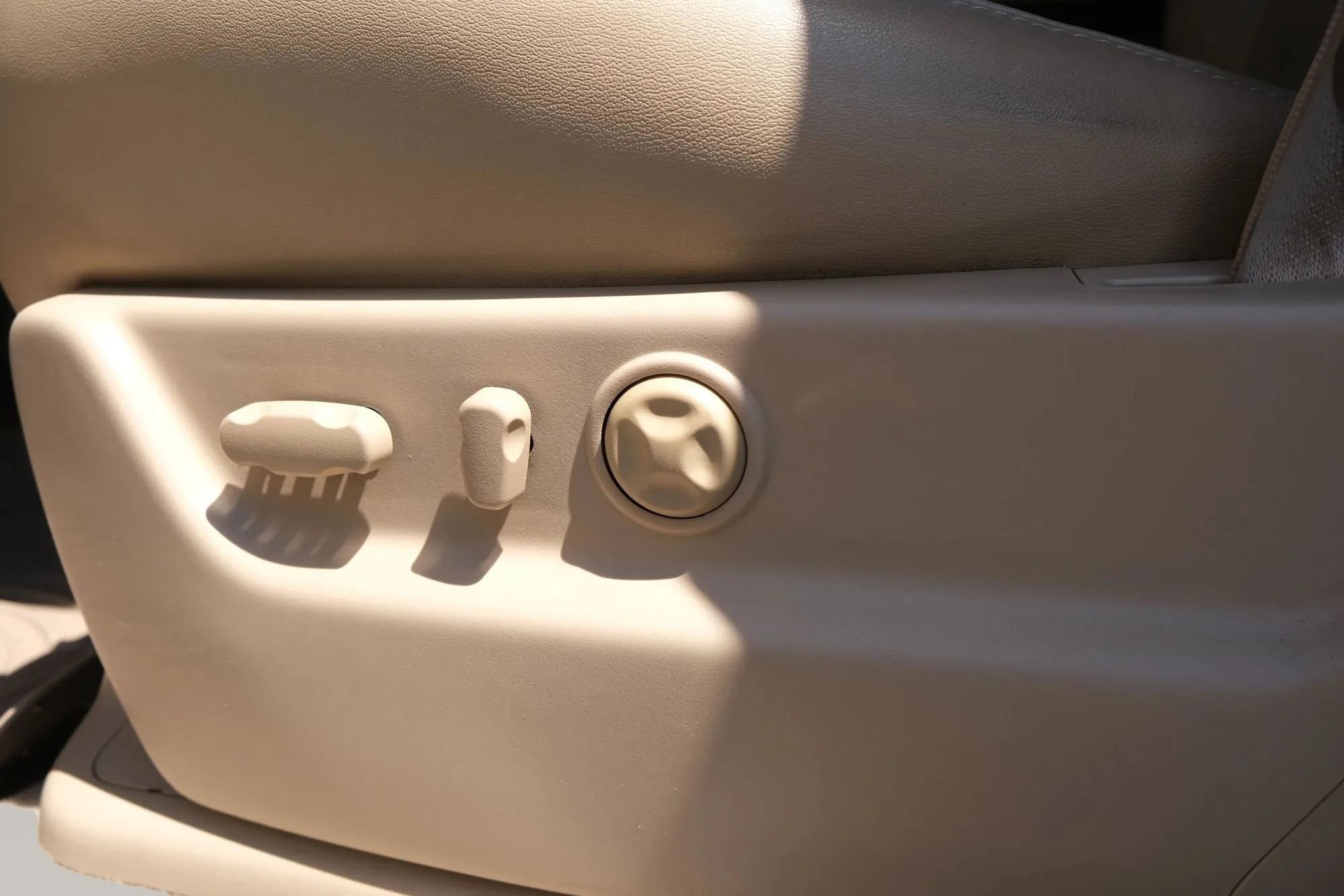 Used 2013 Cadillac Escalade EXT Premium image 31