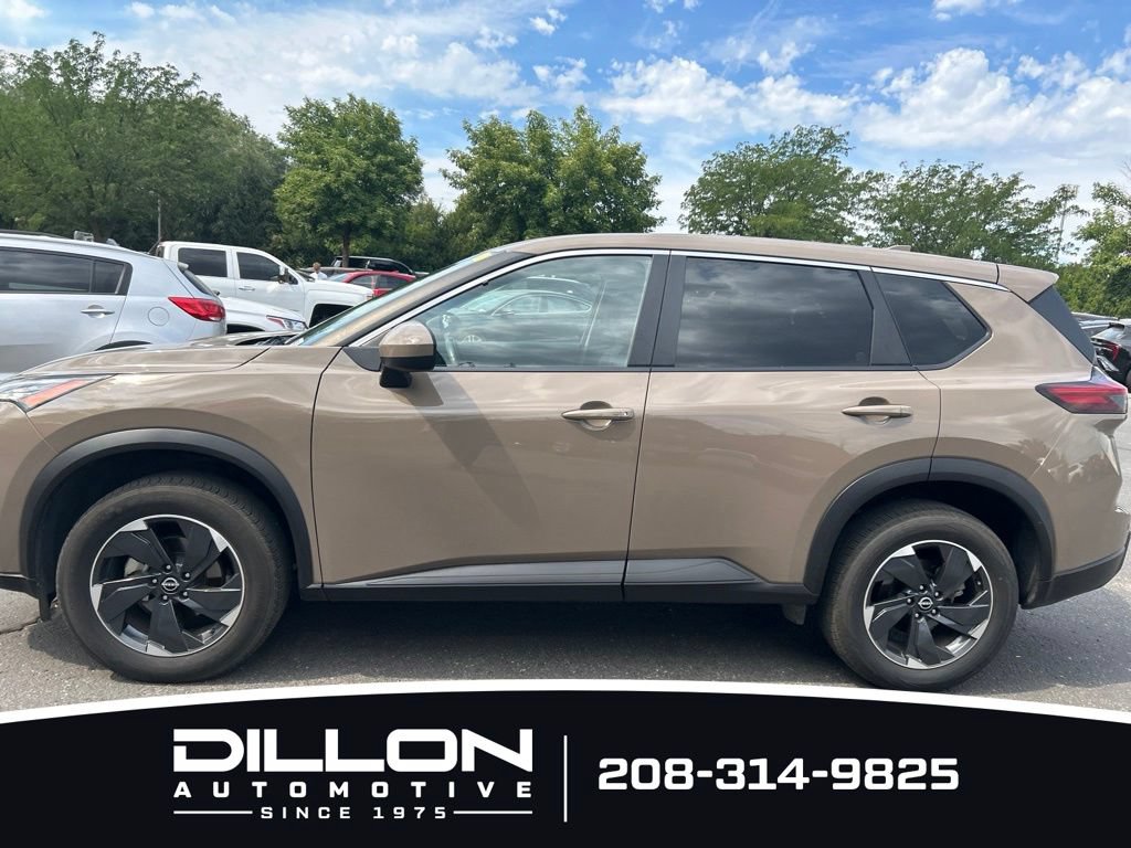 Used 2025 Nissan Rogue SV AWD/4WD image 17