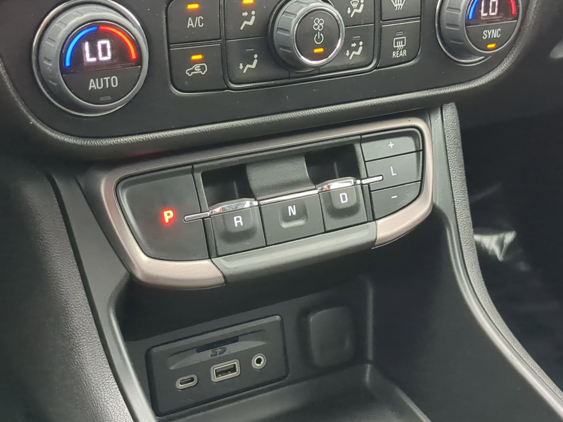 Used 2023 GMC Terrain AT4 image 25