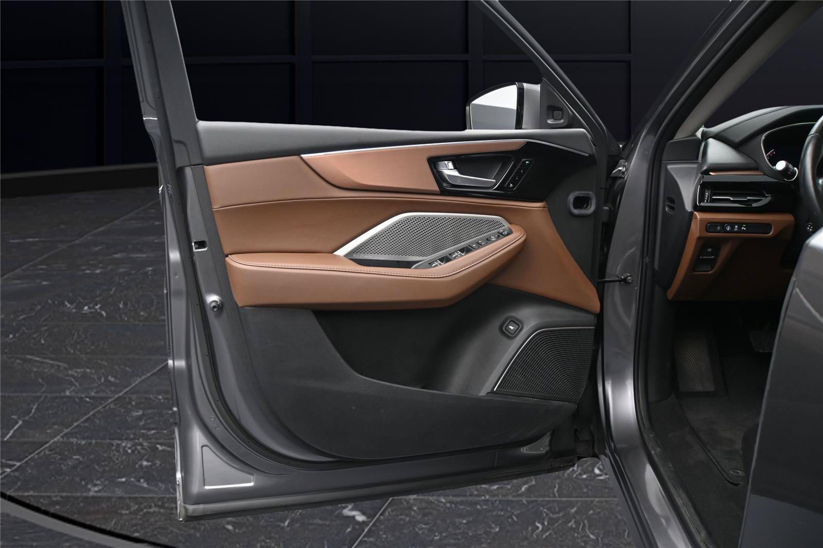 Certified 2024 Acura MDX SH-AWD w/ Technology Package image 8
