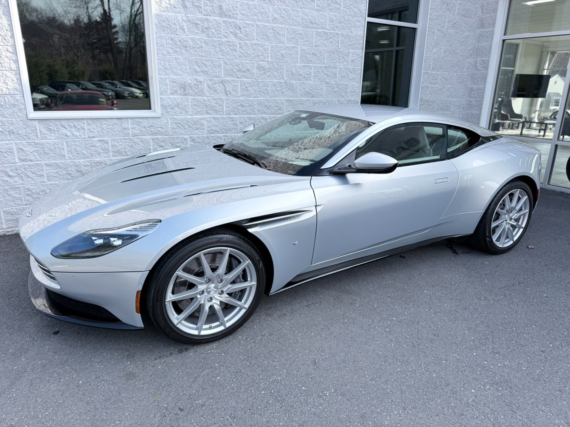 Used 2017 Aston Martin DB11 V12 image 2