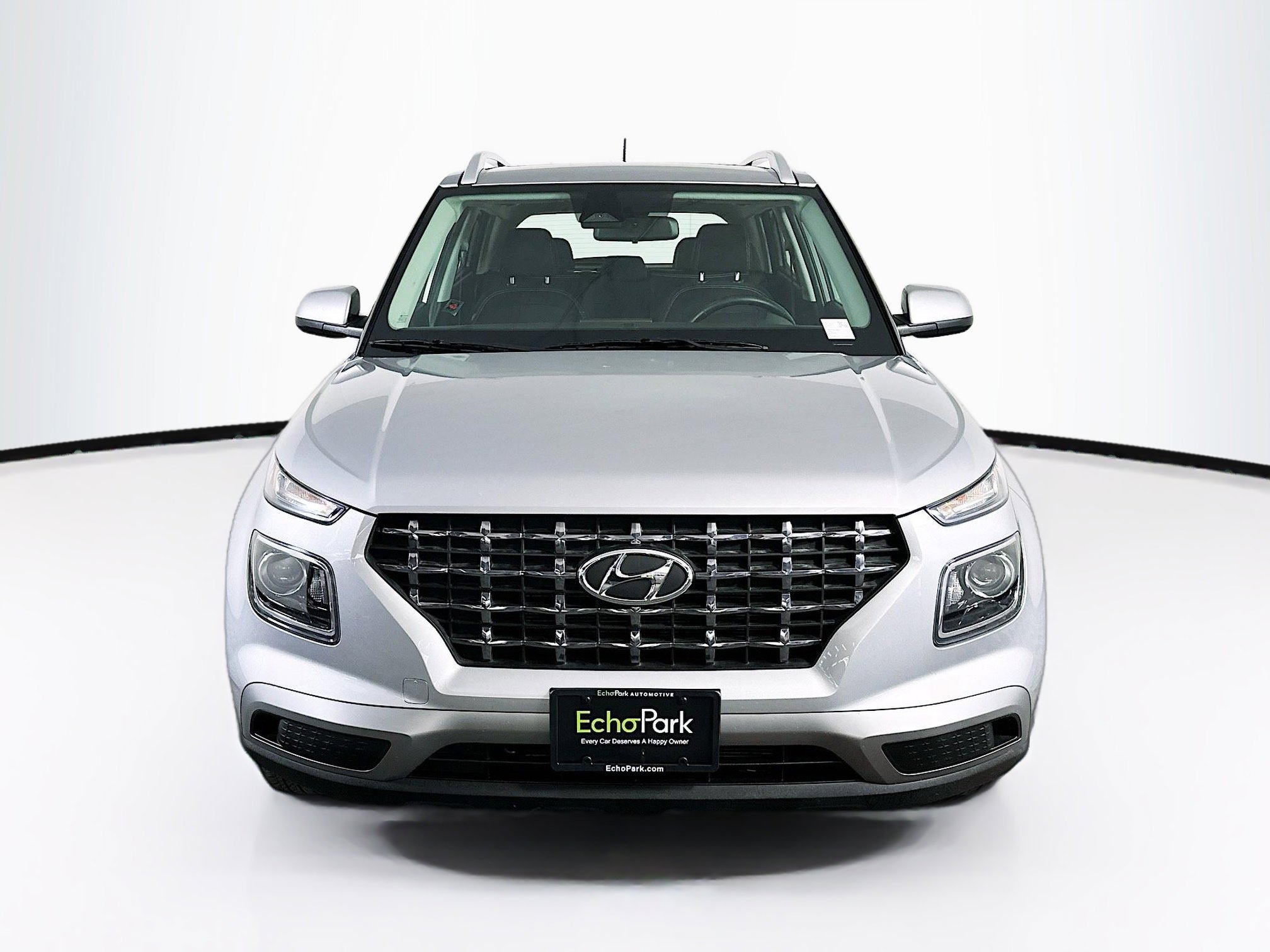 Used 2025 Hyundai Venue SEL image 2