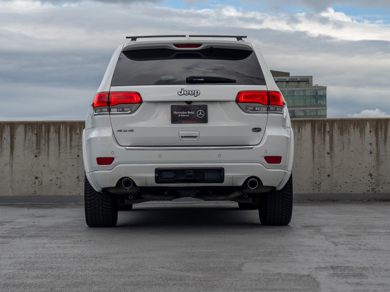 Used 2020 Jeep Grand Cherokee Overland AWD/4WD image 5