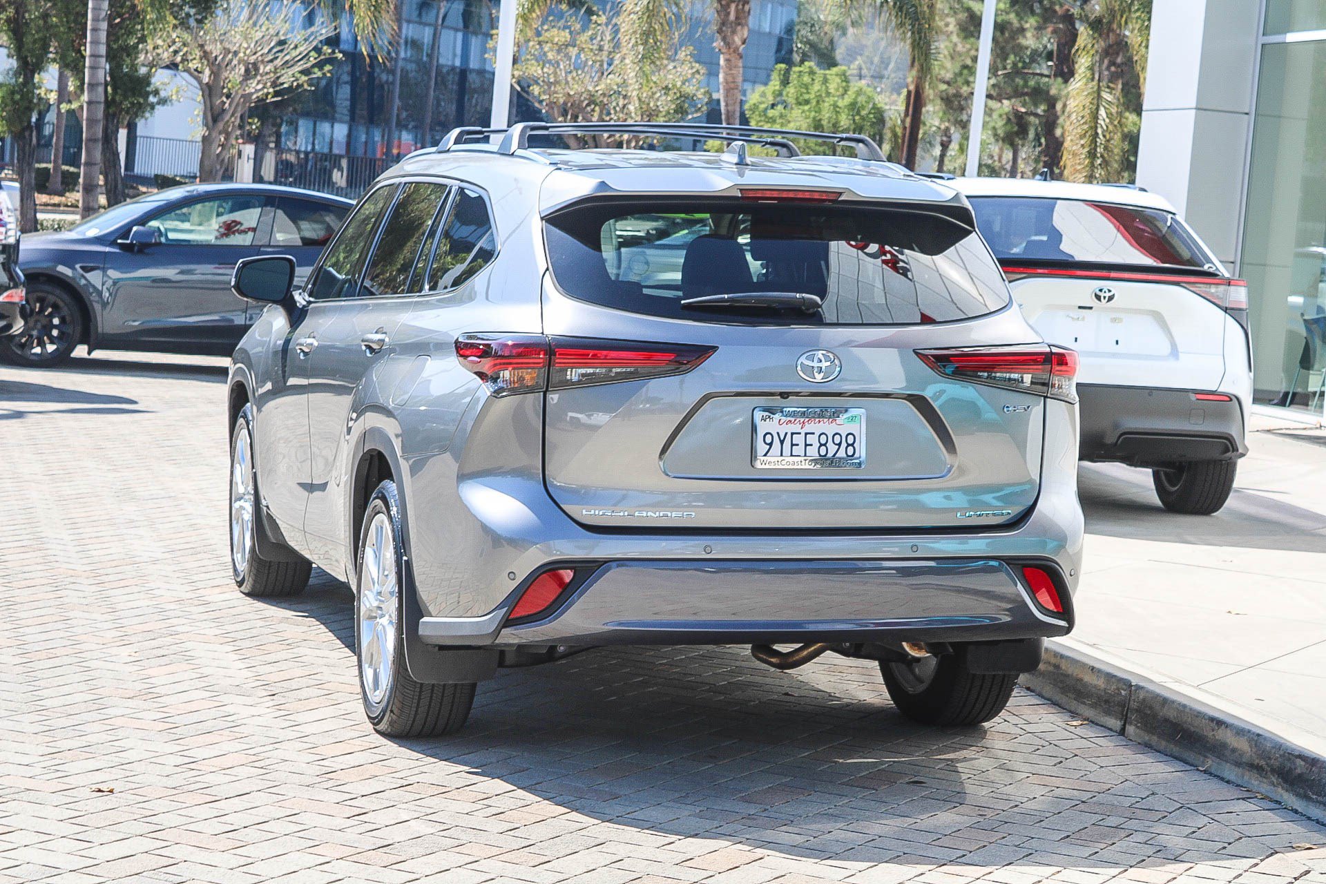 Certified 2026 Toyota Highlander Limited AWD/4WD image 9