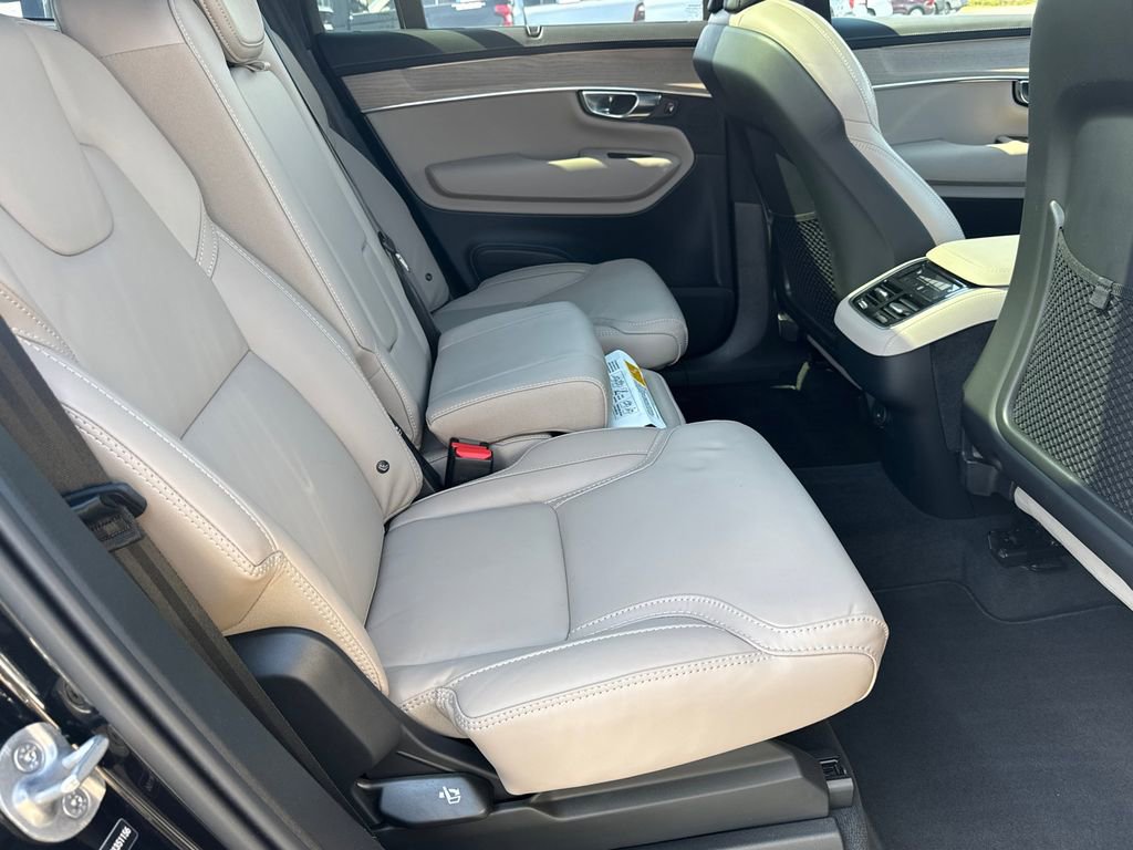 Used 2025 Volvo XC90 B6 Ultra w/ Lounge Package image 16