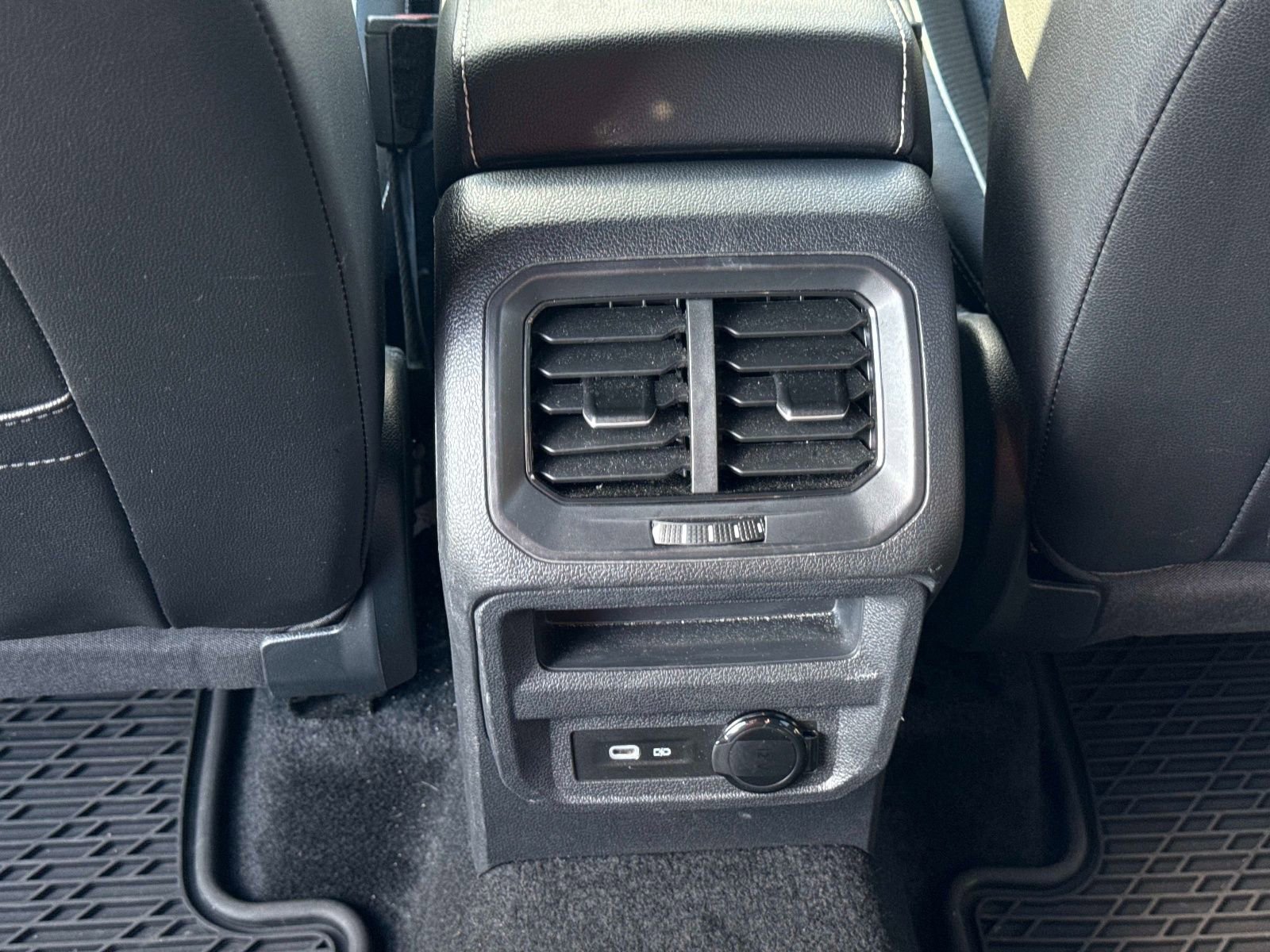 Used 2024 Volkswagen Tiguan SEL R-Line image 12