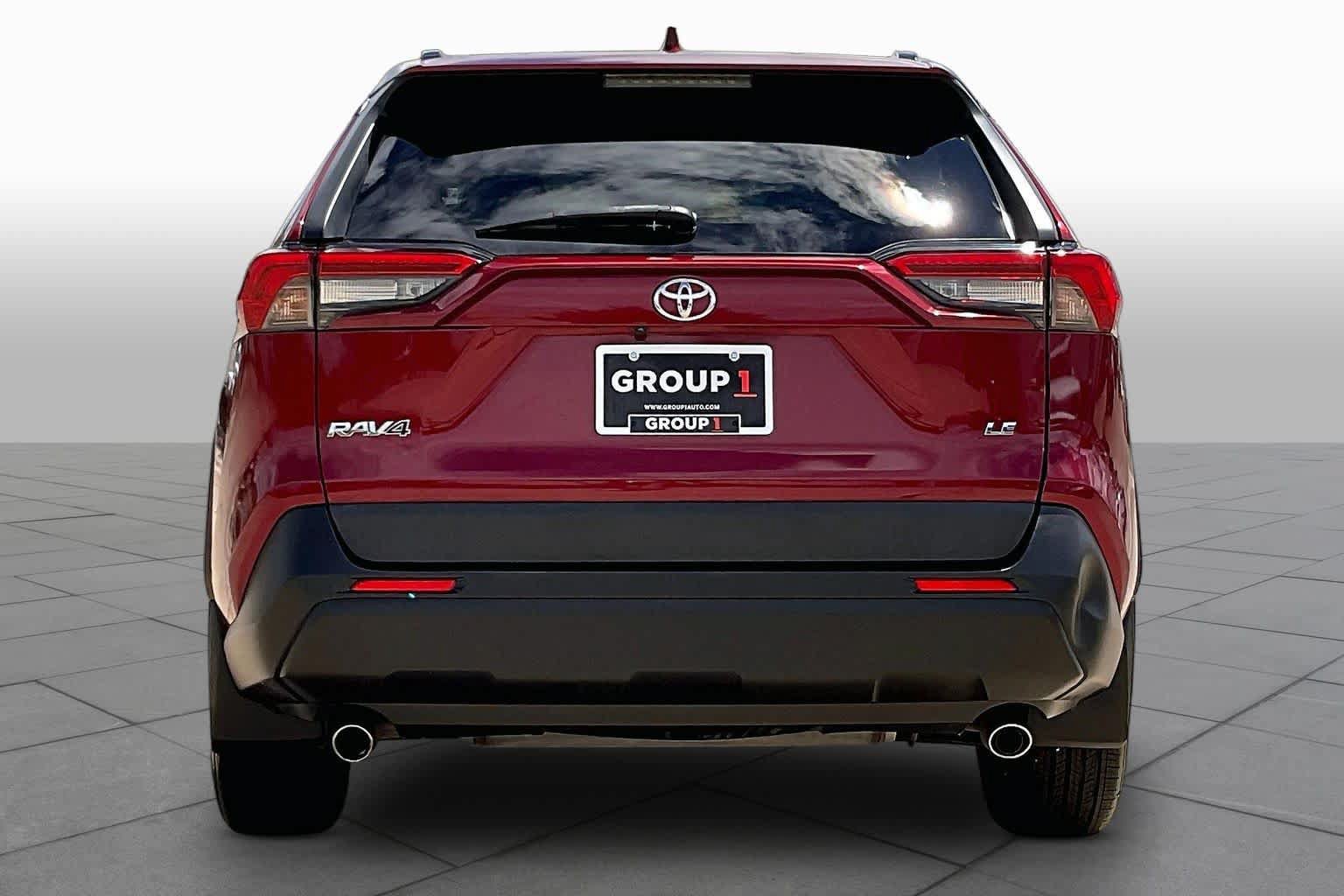 Used 2020 Toyota RAV4 LE FWD image 5